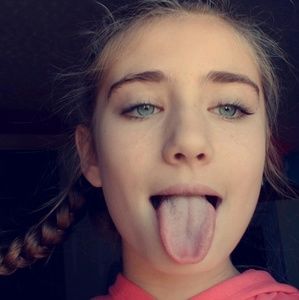 Meet your Posher, Ava